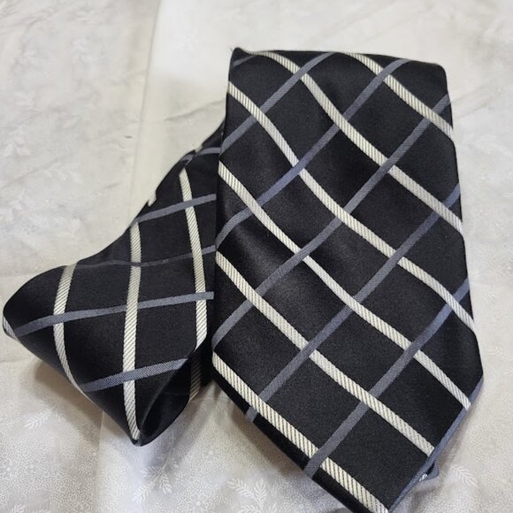 DONALD J. TRUMP COLLECTION. Black with White and Purple Lines. - Picture 1 of 4